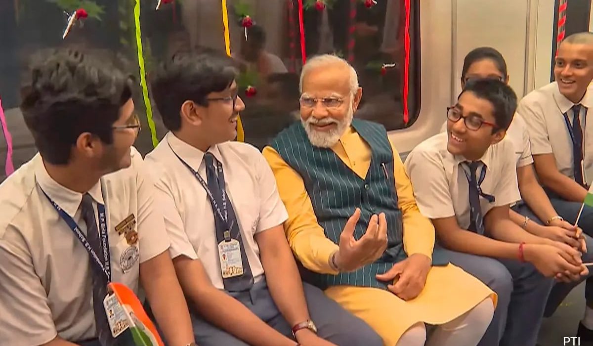 PM Modi inaugurates underwater metro, gift of Rs 15400 crore to Bengal