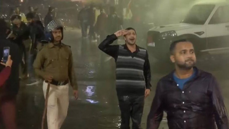 Administration's wrath unleashed on BPSC candidates in Patna, Prashant Kishore left before lathicharge